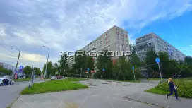 Бухарестская 94к1-2. Фасад с угла