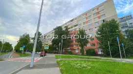 Бухарестская 94к1-2. Фасад с угла