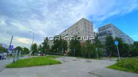 Бухарестская 94к1-2. Фасад с угла