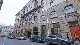 Загородный 27-2. Фасад с угла