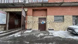 Люботинский 2-4-3. Входная группа с фасада