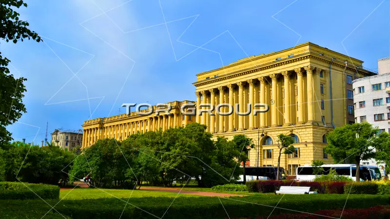 Троицкая площадь 3-2. Фасад с угла