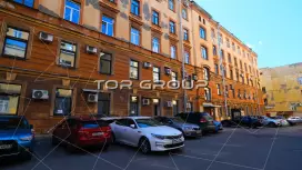 Суворовский 65Б-2. Фасад с угла