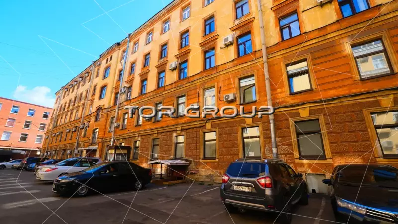 Суворовский 65Б-2. Фасад с угла