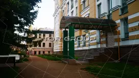 Суворовский пр., 32-2. Фасад с угла