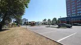 Эврика на Седова-5. Парковка