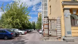 Комиссара Смирнова 11-5. Парковка