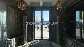 Добролюбов-3. Входная группа с фасада