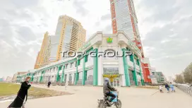 Парк Молл-2. Фасад с угла
