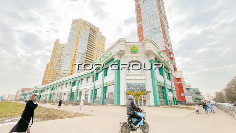 Парк Молл-2. Фасад с угла