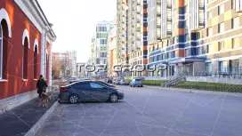 Маршала Блюхера 12-2. Фасад с угла