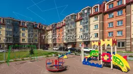 Царский двор-2. Фасад с угла