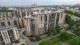 Невский стиль Фермское шоссе 14к1-2. Фасад с угла