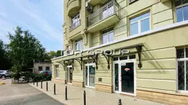 Новелла-3. Входная группа с фасада