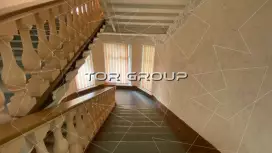 Льва Толстого 7-8. Лестницы