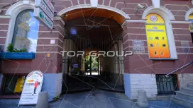 Владимирский 15-3. Входная группа с фасада