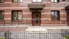 Торговое помещение 143,3 метра-3. Входная группа с фасада
