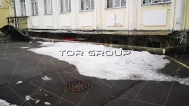 Продается здание 1706,7 метров-2. Фасад с угла