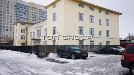 Продается здание 1706,7 метров-2. Фасад с угла