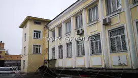 Продается здание 1706,7 метров-2. Фасад с угла