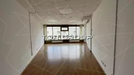 Аренда офиса 31,7 метров, панорамное окно-98. Фото объекта