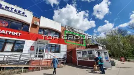 Универсальное с отдельным входом, 84м2-2. Фасад с угла