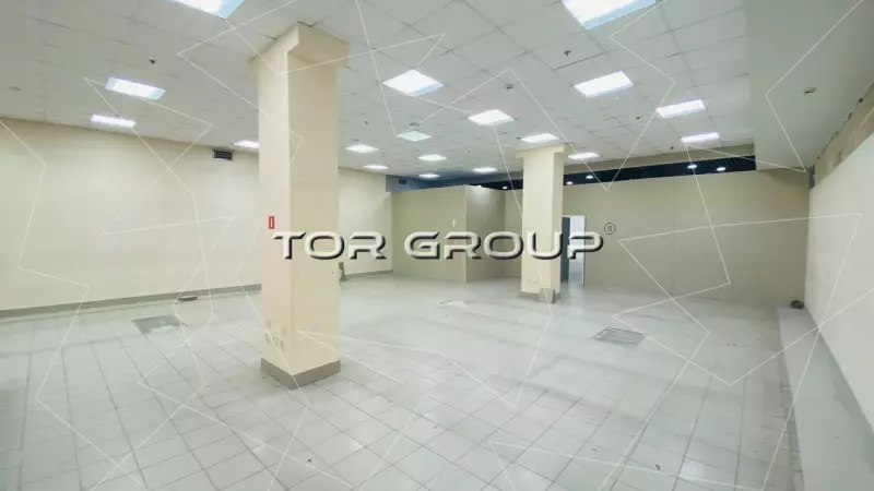 Торговое 215 метров у метро-