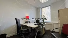 Офис с окнами на 2-3 места в Регусе-98. Фото объекта