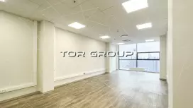 Аренда офиса 44.8 метров, панорамное окно-98. Фото объекта