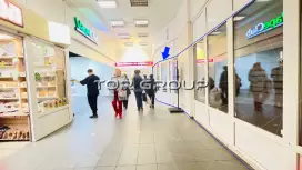 Торговое у входа в метро, 60 метров  на Невском-98. Фото объекта