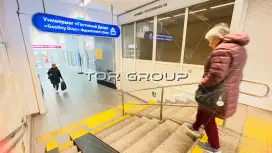 Торговое у входа в метро, 60 метров  на Невском-98. Фото объекта