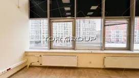 Офис с большим окном у метро-98. Фото объекта