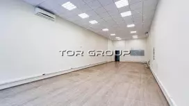 Офис с большим окном у метро-98. Фото объекта