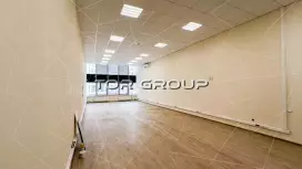 Офис с большим окном у метро-98. Фото объекта
