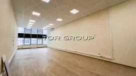 Офис с большим окном у метро-98. Фото объекта