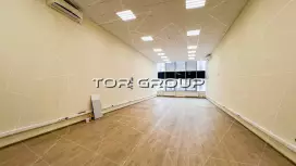 Офис с большим окном у метро-98. Фото объекта