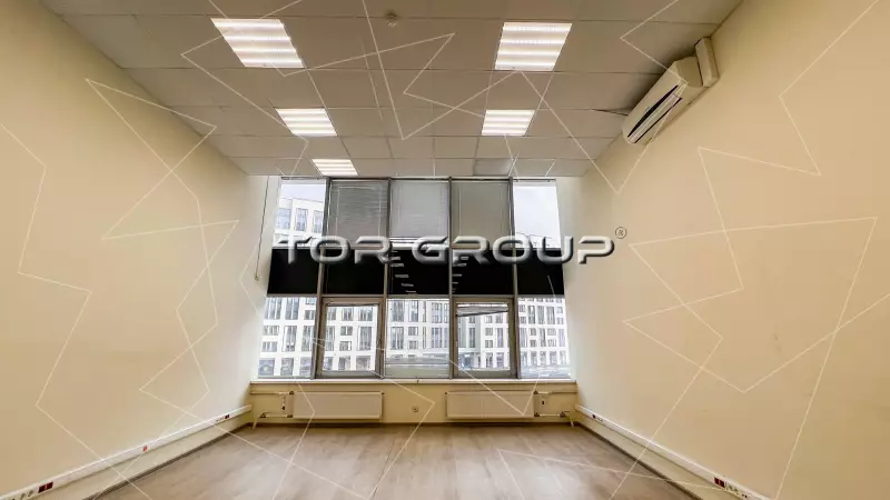 Офис с большим окном у метро-98. Фото объекта
