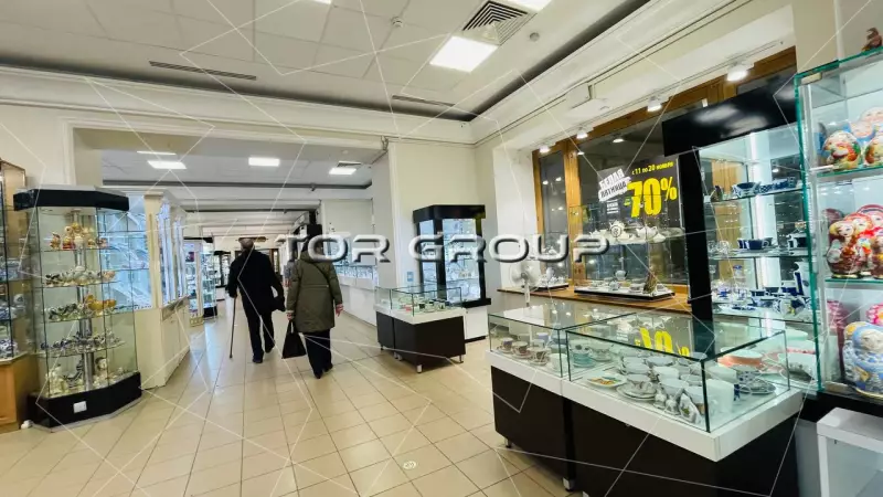 Аренда у метро, 80 кв м-98. Фото объекта