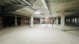 Торговое 400 м2 в цоколе ТЦ-98. Фото объекта