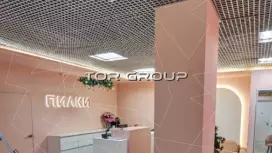 Отдельный вход с 1 этажа, высокий трафик! Витрины в пол-98. Фото объекта