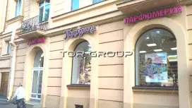 247 кв. метров в 45 метрах от метро Автово-2. Фасад с угла