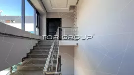 Продажа здания 8409 кв.метров, 1 этаж-8. Лестницы