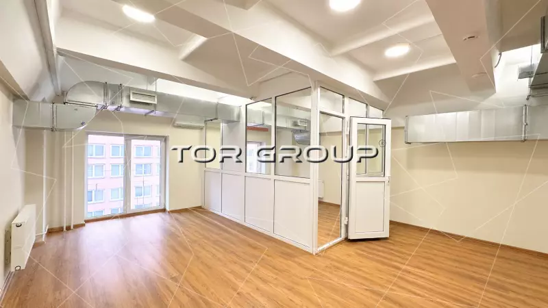 Офис 37 м2 с ремонтом. Есть еще кабинеты-98. Фото объекта