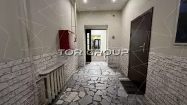 Продажа здания 4745м, 3 фасадных улицы-3. Входная группа с фасада