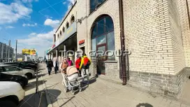 380м напротив метро с отдельным входом-98. Фото объекта
