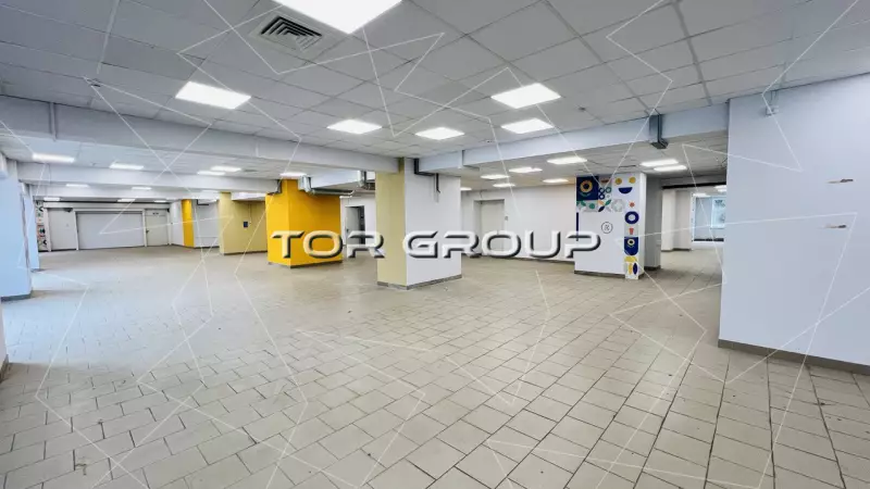 Проспект Просвещения 35, торговое 390 м2-98. Фото объекта