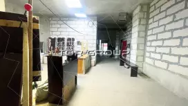130 м&sup2; с витринами и входом с улицы-98. Фото объекта