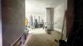 130 м&sup2; с витринами и входом с улицы-98. Фото объекта