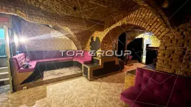 В центре у метро 157,7 м2, высокий трафик-98. Фото объекта