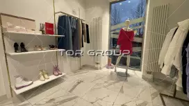 ОТД.ВХОД, 138 М2, ВИТРИНЫ-98. Фото объекта